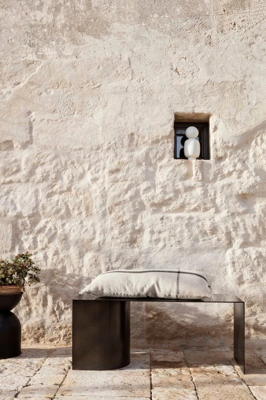 Ferm LIVING Pot Hourglass, Modèle L, Noir 7 Ferm LIVING Pot Hourglass, Modèle L, Noir – Image 5