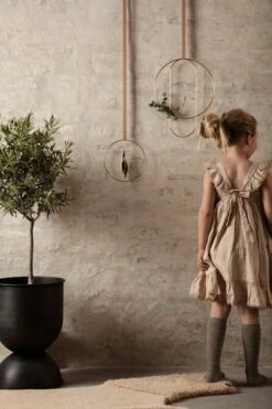 Ferm LIVING Pot Hourglass, Modèle M, Noir 11 Ferm LIVING Pot Hourglass, Modèle M, Noir -ferm LIVING Magasin 21 c 12154