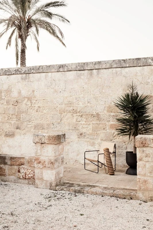 Ferm LIVING Pot Hourglass, Modèle L, Noir 8 Ferm LIVING Pot Hourglass, Modèle L, Noir – Image 6