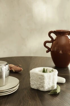 Ferm LIVING Vase De Table Verso, Terracotta 10 Ferm LIVING Vase De Table Verso, Terracotta -ferm LIVING Magasin fermLIVING AW21 PetraMortar VersoTableVaseTerracotta image