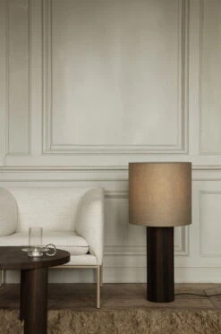 Ferm LIVING Bougeoir Luce, Transparent -ferm LIVING Magasin fermLIVING AW21 PostFloorLampBaseLines EclipseLampshadeLarge image