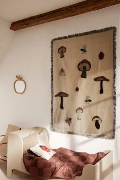 Ferm LIVING Couverture Forest, Tapisserie, Sable -ferm LIVING Magasin fermLIVING AW21 SillJuniorBed ForestTapestryBlanket ForestEmbroideredCushion image