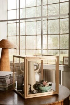 Ferm LIVING Base Pour Vitrine En Verre Miru, Chêne 11 Ferm LIVING Base Pour Vitrine En Verre Miru, Chêne -ferm LIVING Magasin fermLIVING MiruGlassMontre VS