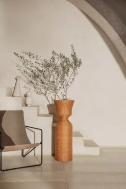 Ferm LIVING Fauteuil Lounge Desert, Noir - Dune -ferm LIVING Magasin fermLIVING SS22 AgnesPlantStand DesertLoungeChair image 1