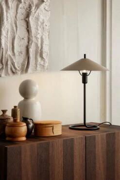 Ferm LIVING Lampe De Table Filo, Noir - cashmere -ferm LIVING Magasin fermLIVING SS22 FiloTablelLamp BlackCashmere image 1