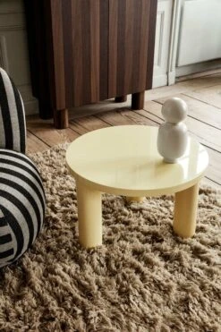 Ferm LIVING Table Basse Post, 65 cm, Lemonade -ferm LIVING Magasin fermLIVING SS22 PostCoffeeTableSmallHighGloss Lemonade image 1