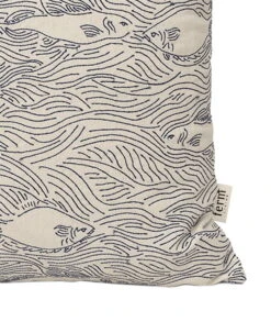 Ferm LIVING Coussin Stream, Blanc Cassé 7 Ferm LIVING Coussin Stream, Blanc Cassé -ferm LIVING Magasin fermLIVING StreamCushion OffWhite pack detail