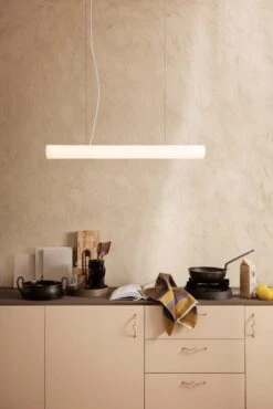 Ferm LIVING Suspension Vuelta, 100 cm, Blanc - laiton 13 Ferm LIVING Suspension Vuelta, 100 cm, Blanc - laiton -ferm LIVING Magasin fermLIVING VueltaPendant 100 WhiteBrass Light image