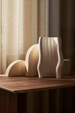 Ferm LIVING Vase Moiré, Blanc Cassé -ferm LIVING Magasin fermLIVING AW22 MoireVase 1104266244 Image2