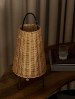 Ferm LIVING Lampe De Table Portable Porti Braided, Naturel 12 Ferm LIVING Lampe De Table Portable Porti Braided, Naturel -ferm LIVING Magasin fermLIVING PortiBraidedLamp 1104266251 image 2