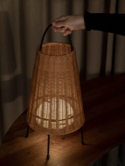 Ferm LIVING Lampe De Table Portable Porti Braided, Naturel 13 Ferm LIVING Lampe De Table Portable Porti Braided, Naturel -ferm LIVING Magasin fermLIVING PortiBraidedLamp 1104266251 image 3