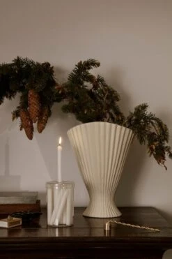 Ferm LIVING Éteignoir à Bougie Twist, Laiton -ferm LIVING Magasin fermLIVING XMAS22 FountainVase TwistCandleSnuffer image 1