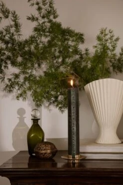 Ferm LIVING Vase Fountain, Blanc Cassé -ferm LIVING Magasin fermLIVING XMAS22 PureAdventCandle BlockCandleHolder image 2